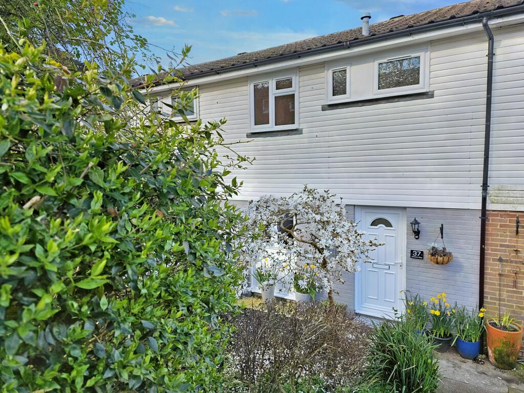 3 bedroom terraced house for sale in Wiltshire Way, Tunbridge Wells, TN2