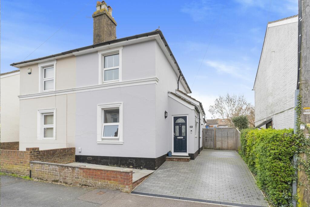 2 bedroom semi-detached house for sale in Taylor Street, Southborough, TN4