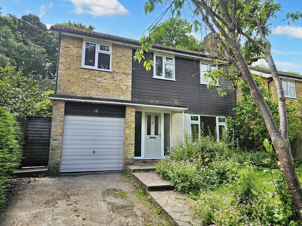 4 bedroom detached house for sale in Stonepark Drive, Forest Row, RH18