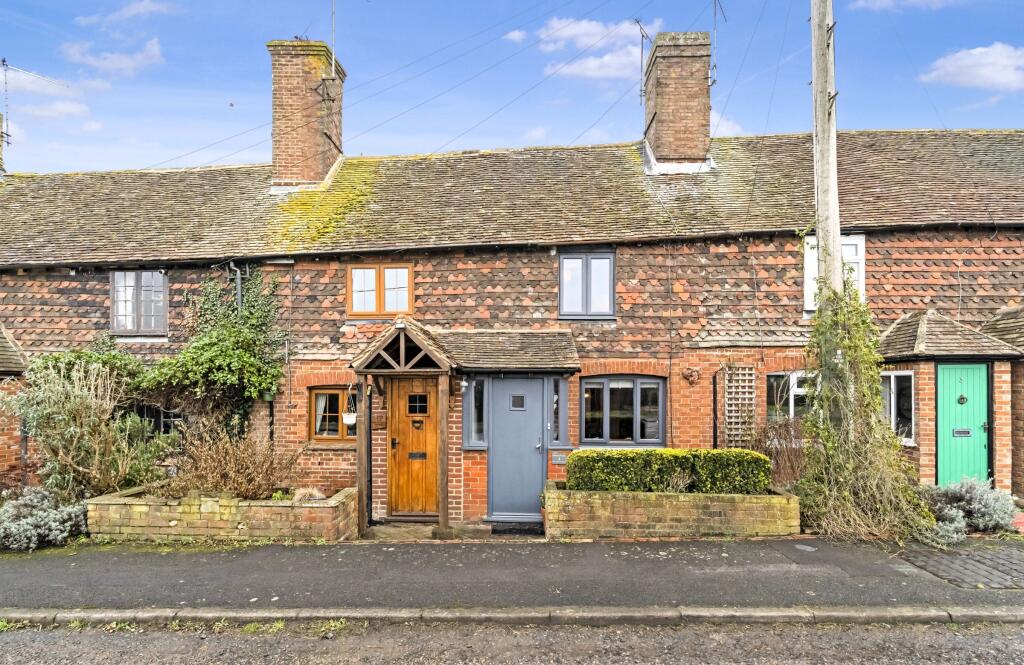 Main image of property: 4 Cross At Hand Cottages, Maidstone Road, Staplehurst, Tonbridge, Kent TN12 0RJ