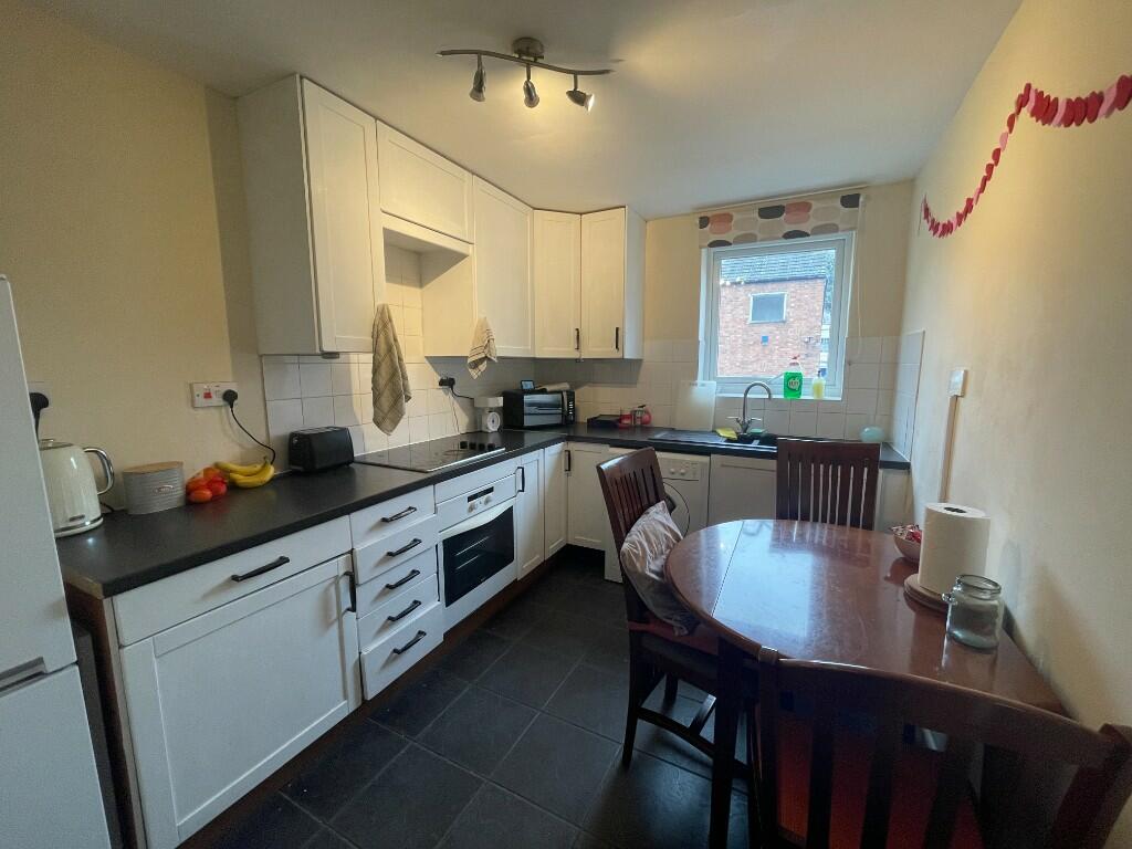 2 bedroom flat for rent in Regent Street, Leamington Spa, Warwickshire, CV32