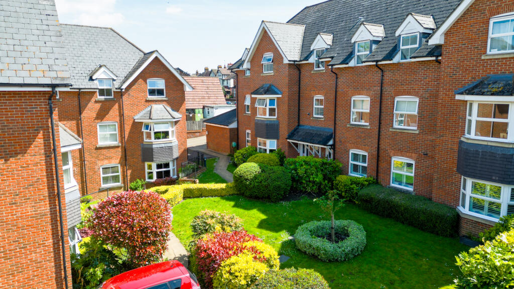 2 bedroom flat for sale in Elliman Court, Gowers Yard, Tring, HP23