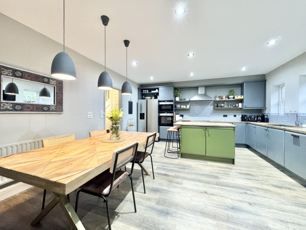 Additional property image - Azalea Close, Napsbury Park, St. Albans