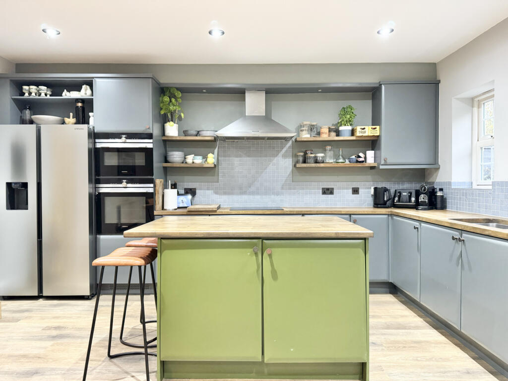 Additional property image - Azalea Close, Napsbury Park, St. Albans