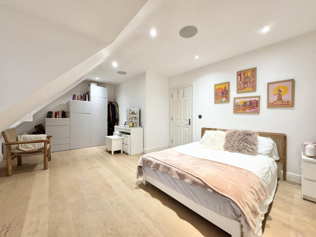 Additional property image - Azalea Close, Napsbury Park, St. Albans