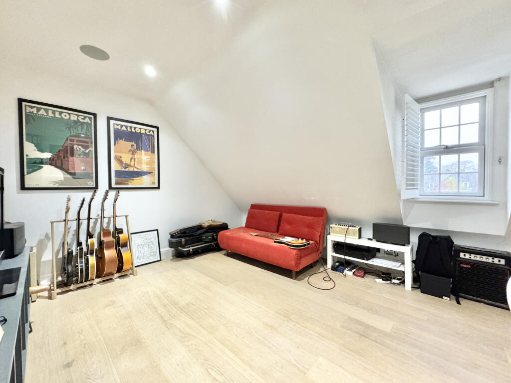 Additional property image - Azalea Close, Napsbury Park, St. Albans
