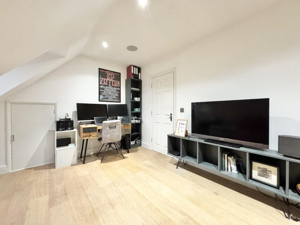 Additional property image - Azalea Close, Napsbury Park, St. Albans