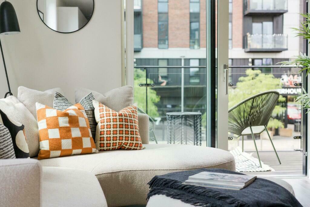 Main image of property: Railings, Middlewood Locks, M5