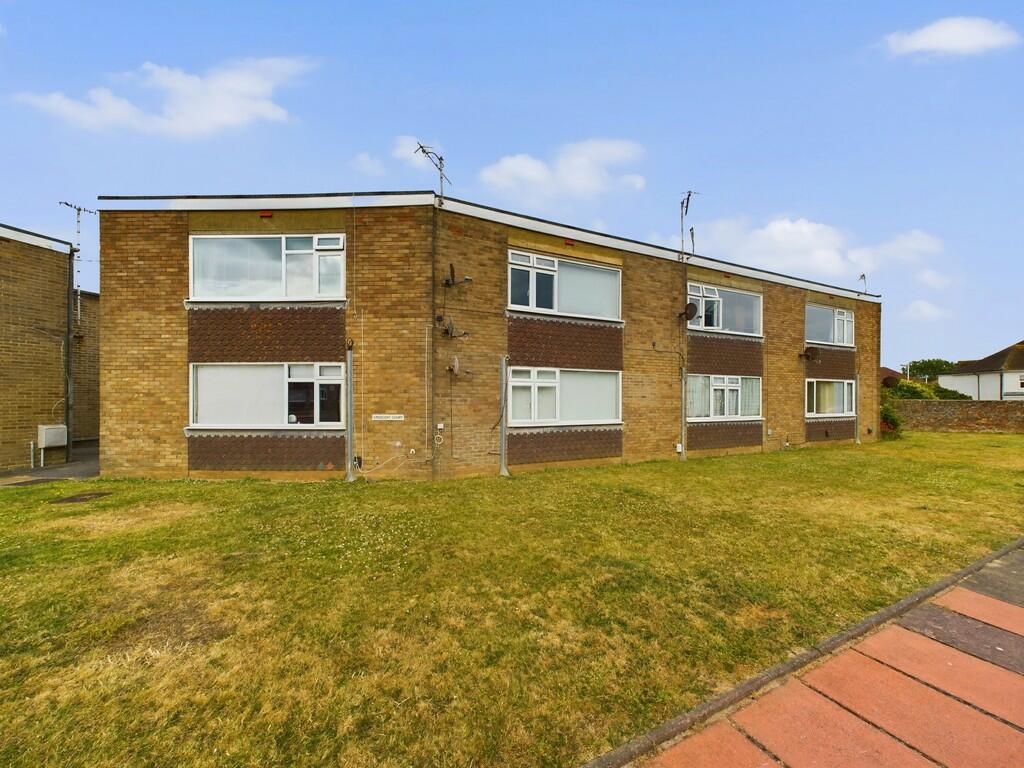 Studio flat for rent in Seamill Park Crescent, Worthing, BN11 2PP, BN11