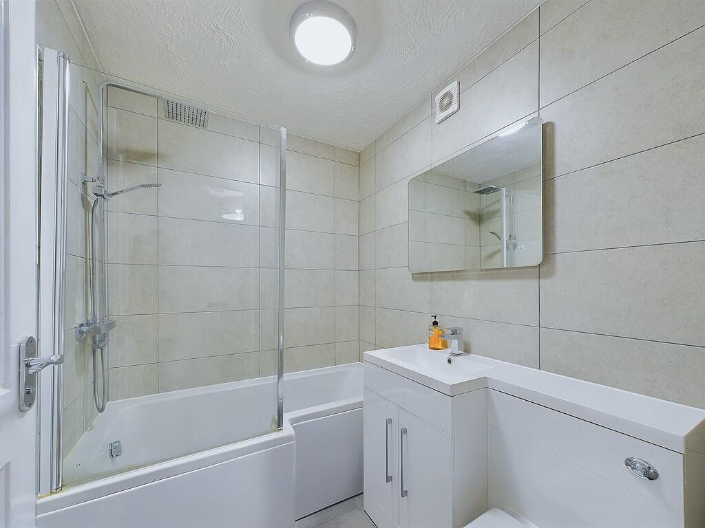 Additional property image - Carisbrooke Drive, Worthing, BN13 3QT