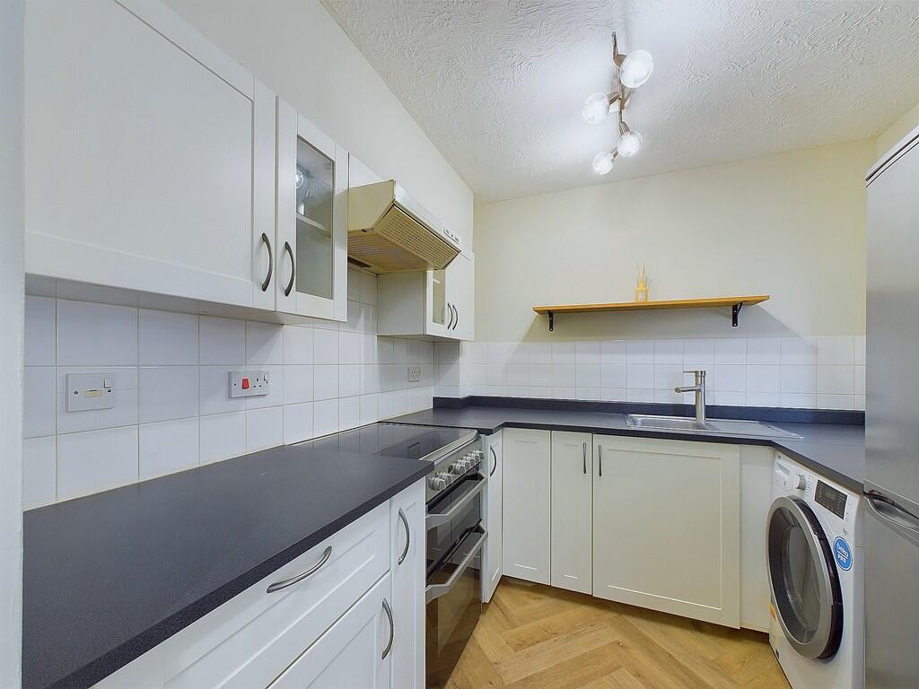 Additional property image - Carisbrooke Drive, Worthing, BN13 3QT