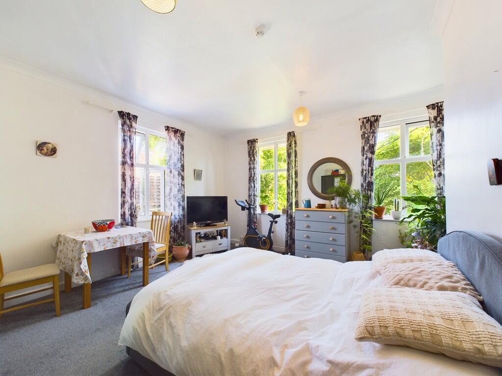 Main image of property: Farncombe Road, Worthing, BN11 2BE