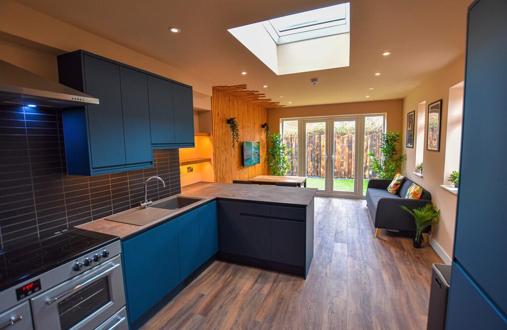 Main image of property: South Street, Lancing, BN15 8AE