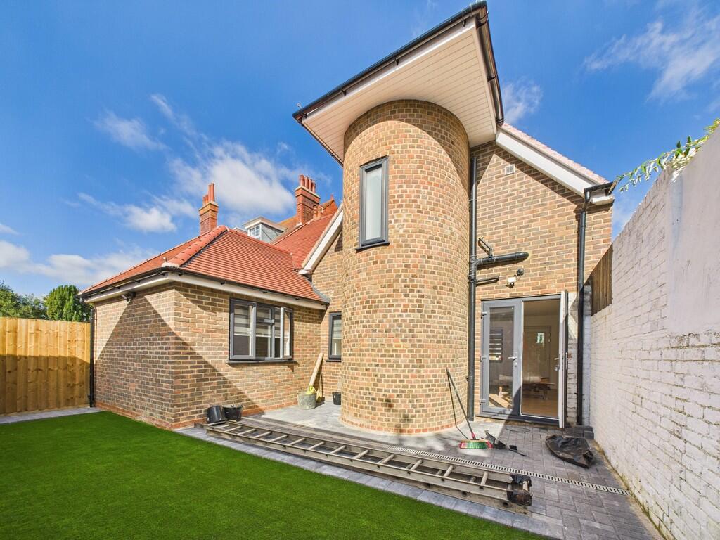 Main image of property: Heene Road, Worthing, BN11 4PJ