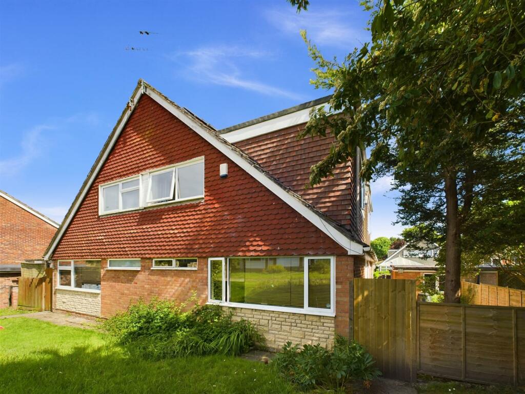 3 bedroom house for sale in Cedar Way, Pucklechurch, Bristol, BS16