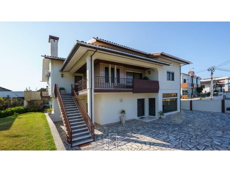 Detached home for sale in Aveiro...