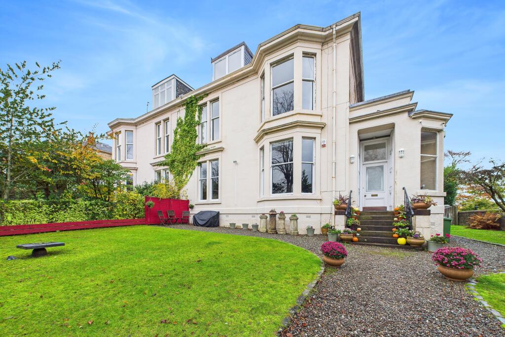 Main image of property: 2/1, 13 Cleveden Drive