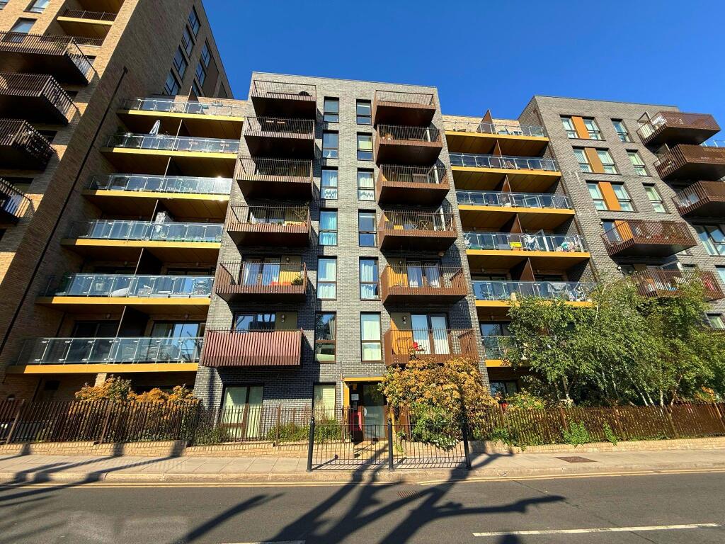 Main image of property: Upper North Street, E14