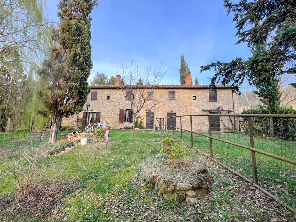 5 bedroom Farm House for sale in Montescudaio, Pisa...