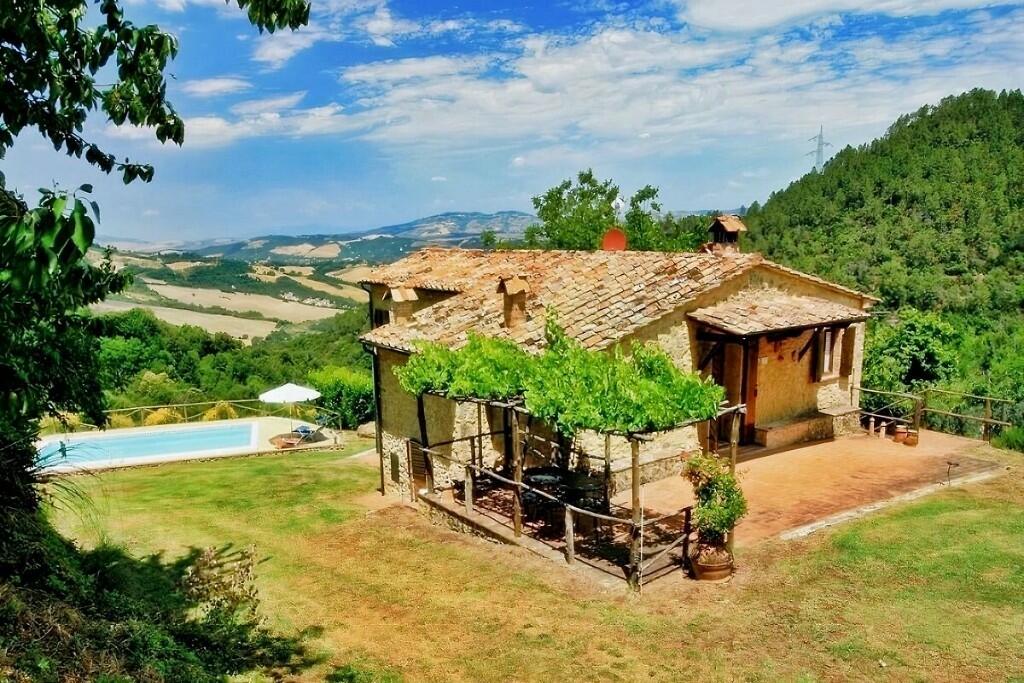 Farm House for sale in Pomarance, Pisa, Tuscany