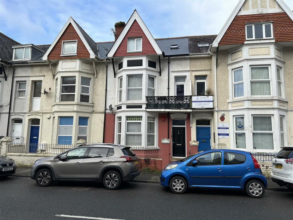 2 bedroom apartment for sale in Mary Street, Porthcawl, CF36