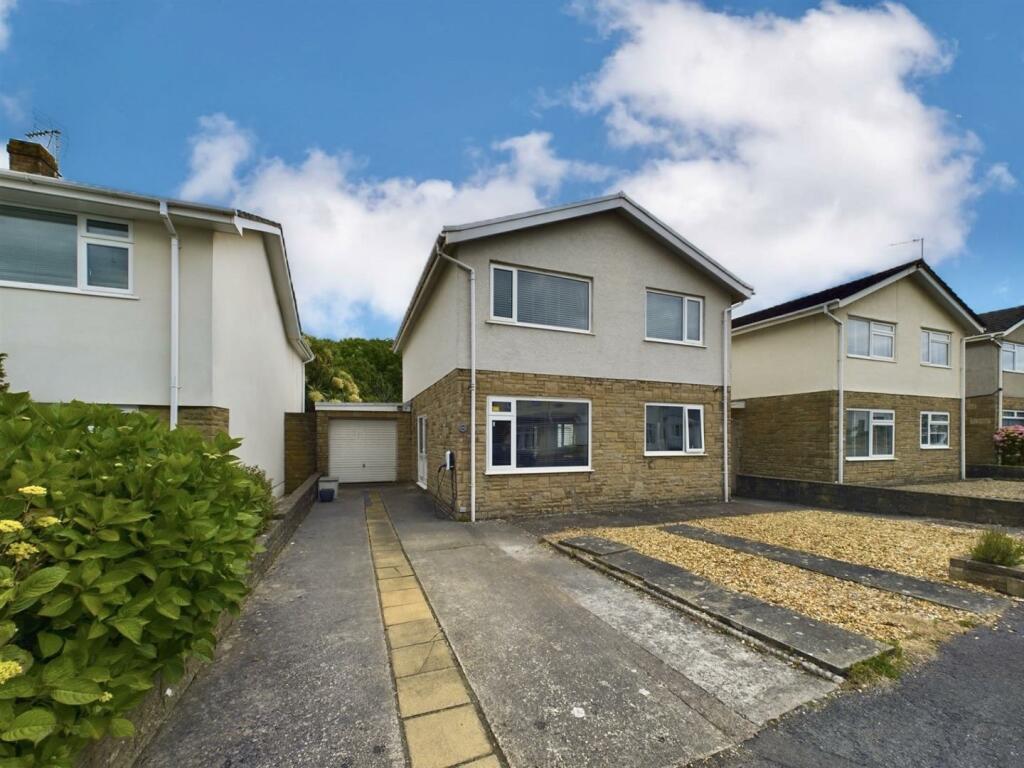 4 bedroom detached house for sale in West Park Drive, Porthcawl, CF36