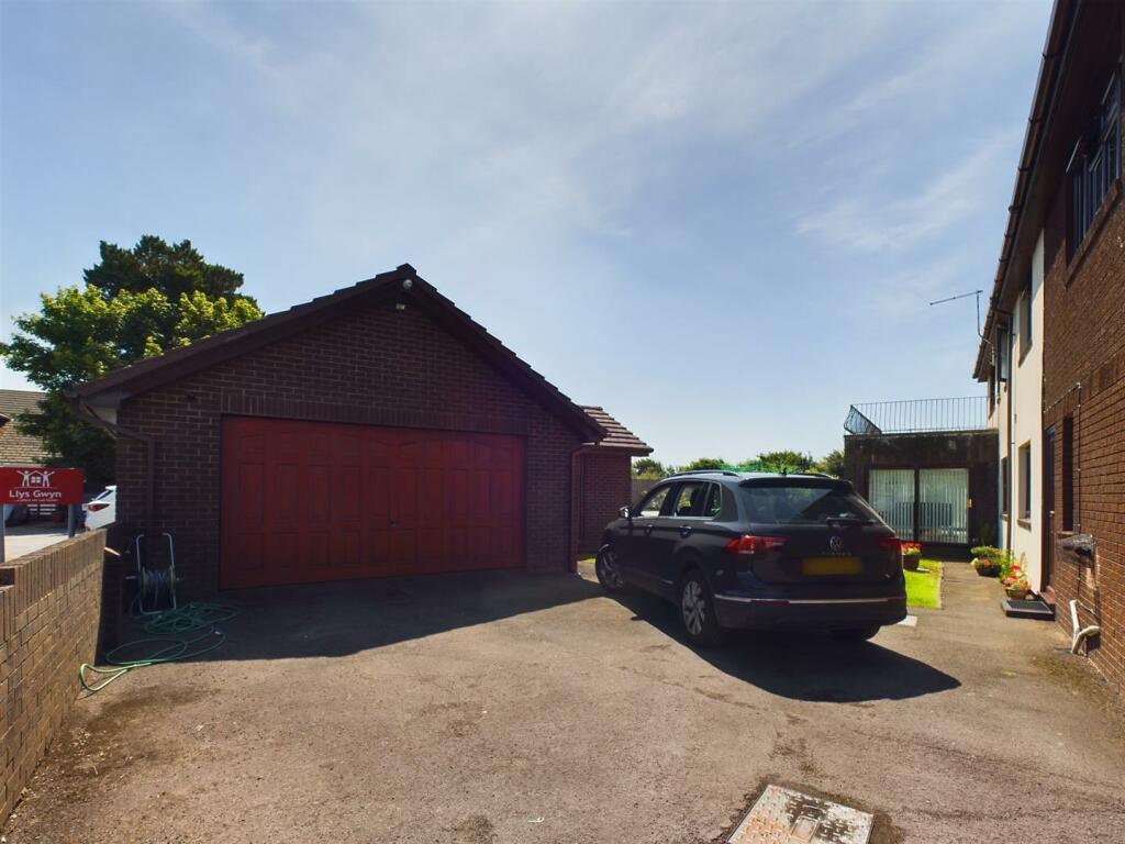 Additional property image - Heol Broom, Maudlam, Bridgend