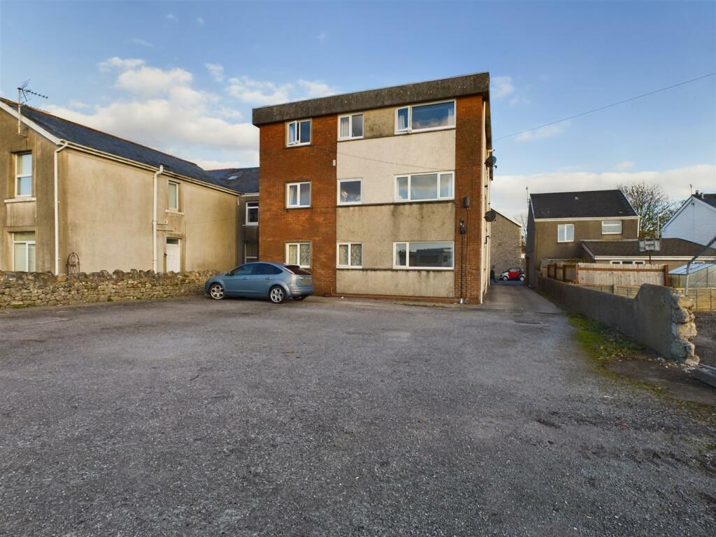 Additional property image - Llys Onnen, South Road, Porthcawl