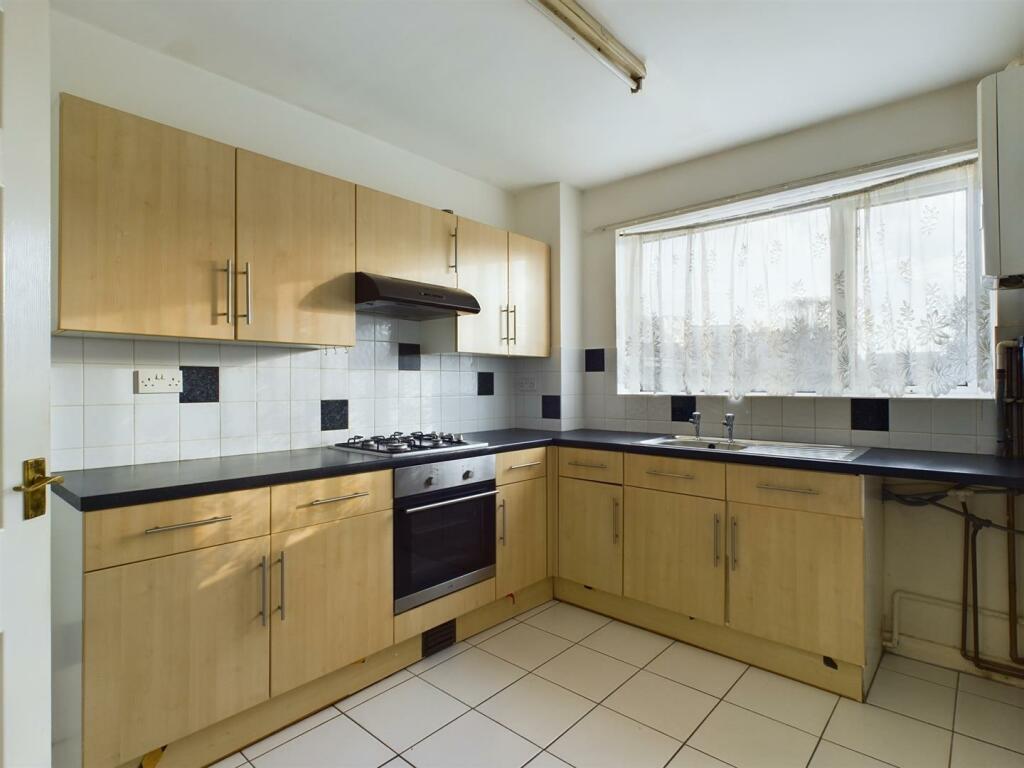 Additional property image - Llys Onnen, South Road, Porthcawl