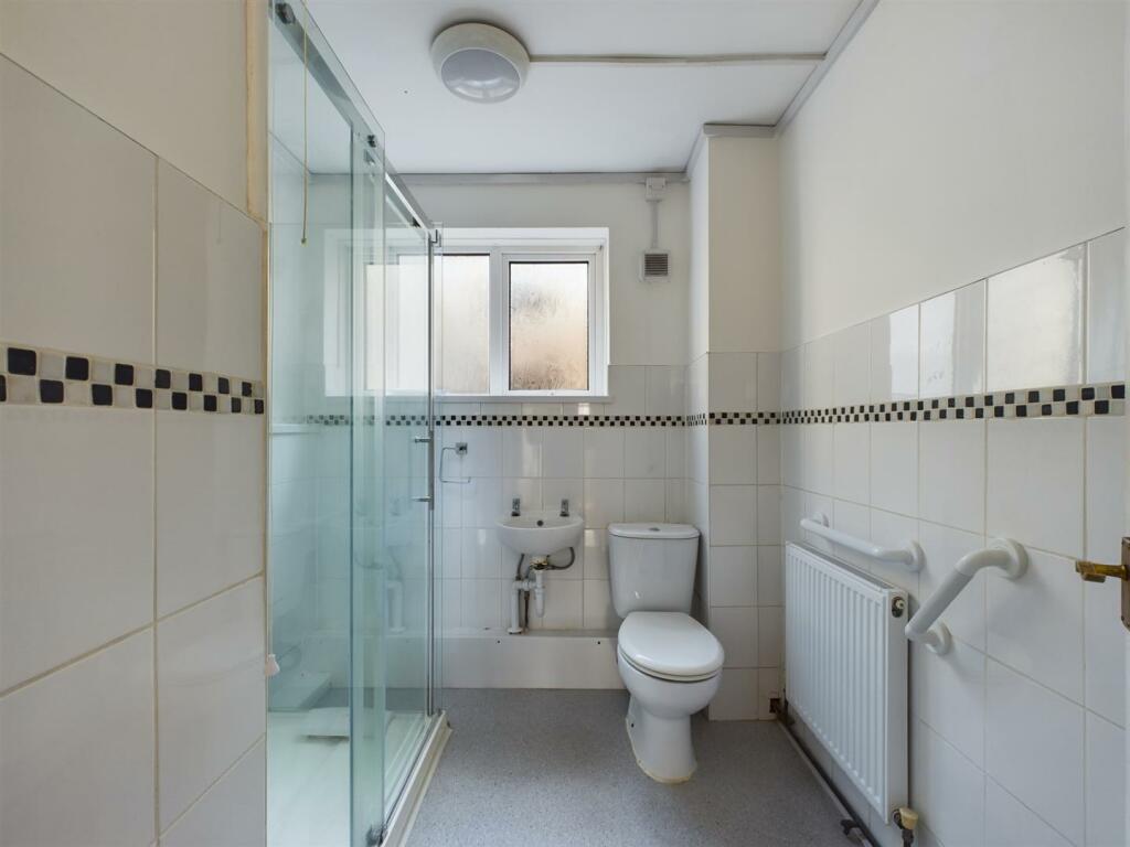 Additional property image - Llys Onnen, South Road, Porthcawl