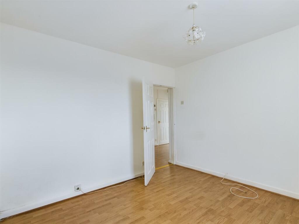 Additional property image - Llys Onnen, South Road, Porthcawl