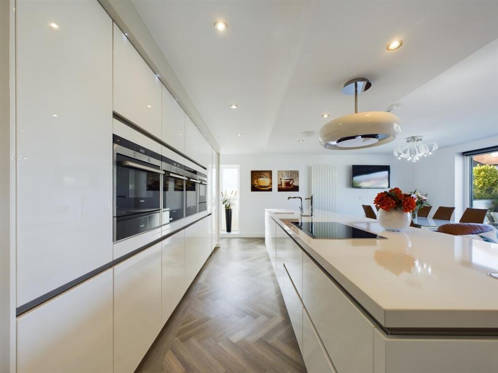 Additional property image - Hutchwns Close, Porthcawl