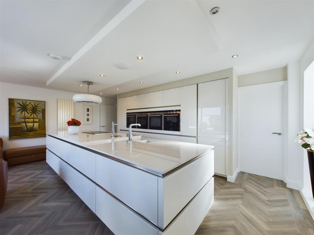 Additional property image - Hutchwns Close, Porthcawl