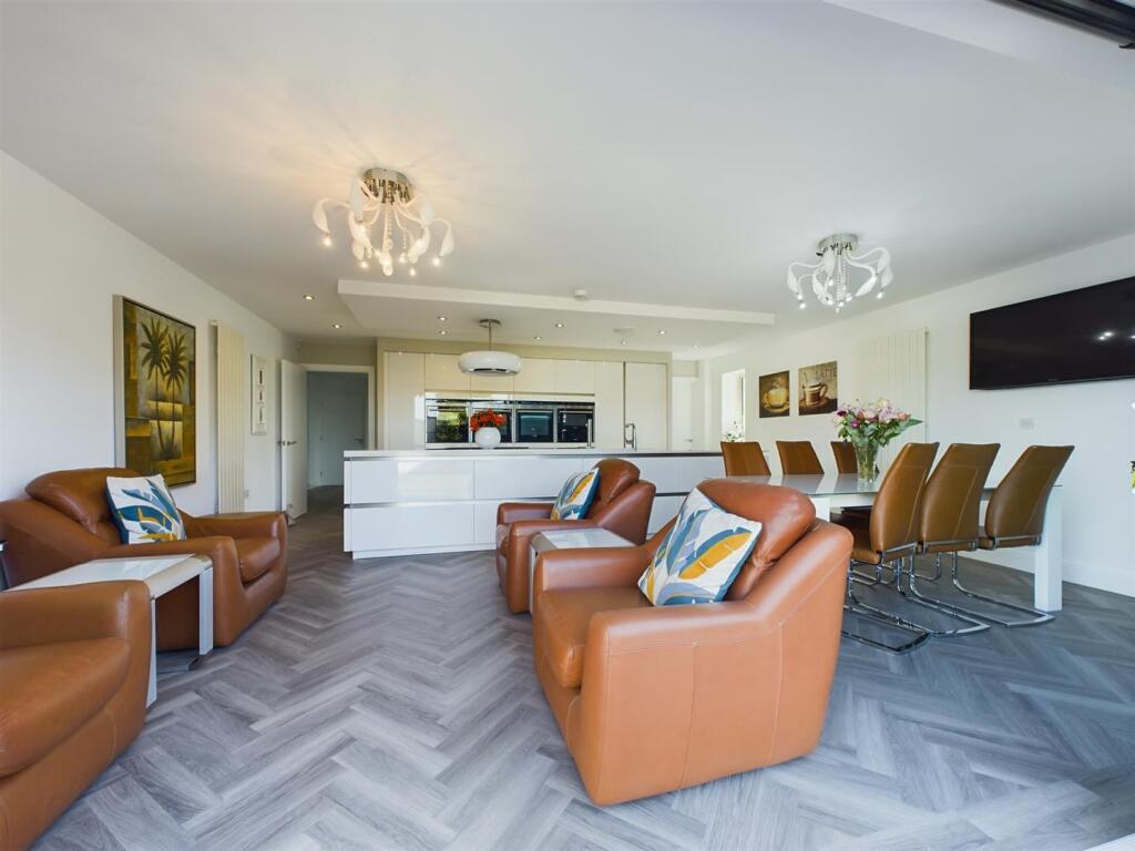 Additional property image - Hutchwns Close, Porthcawl