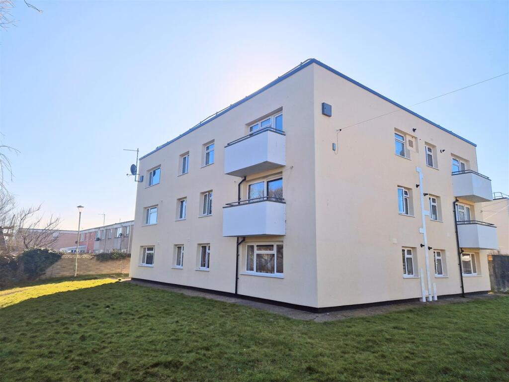 Main image of property: Pwll-Y-Waun, Porthcawl