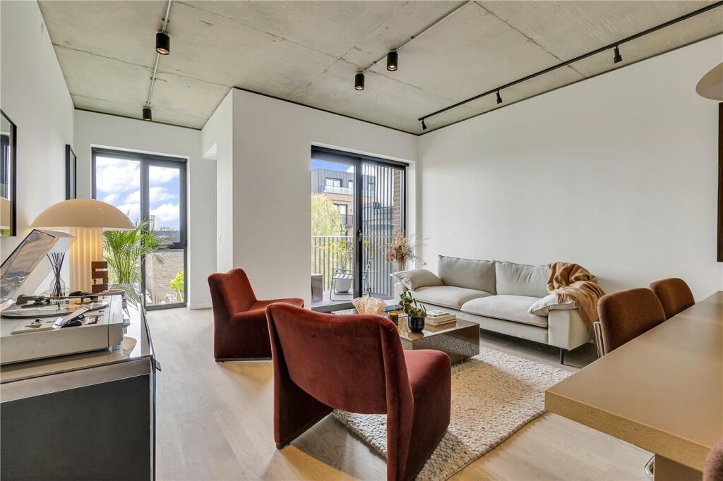 3 bedroom apartment for sale in Lawrence Road, Seven Sisters, London, N15