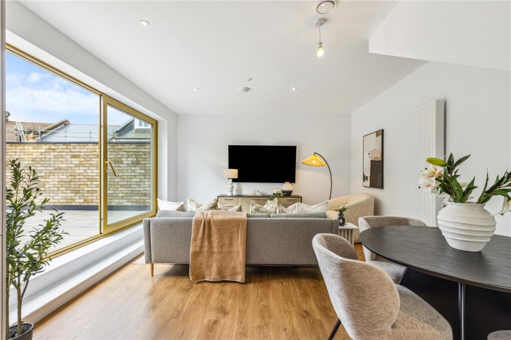 Main image of property: 1023-1025 Garratt Lane, Tooting, London, SW17