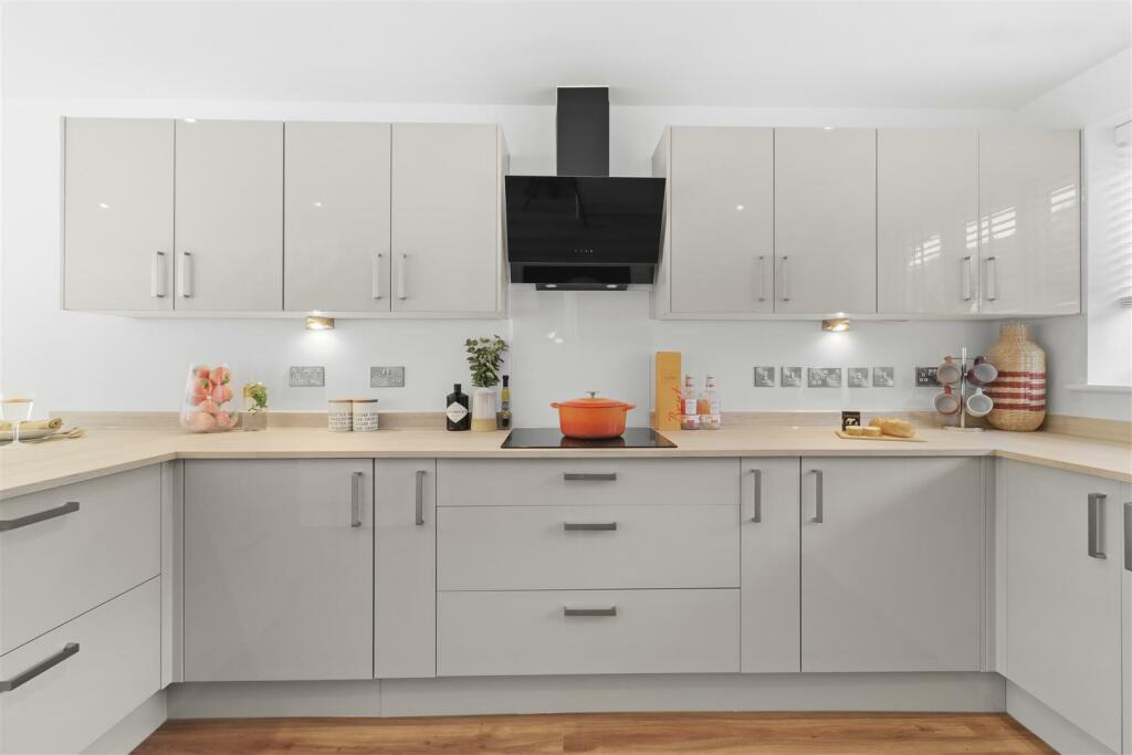 3 bedroom end of terrace house for sale in Woodhurst Grove, Bexhill, TN39