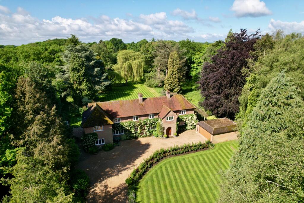 Main image of property: Bovingdon Green, Bovingdon, Hemel Hempstead, Hertfordshire, HP3