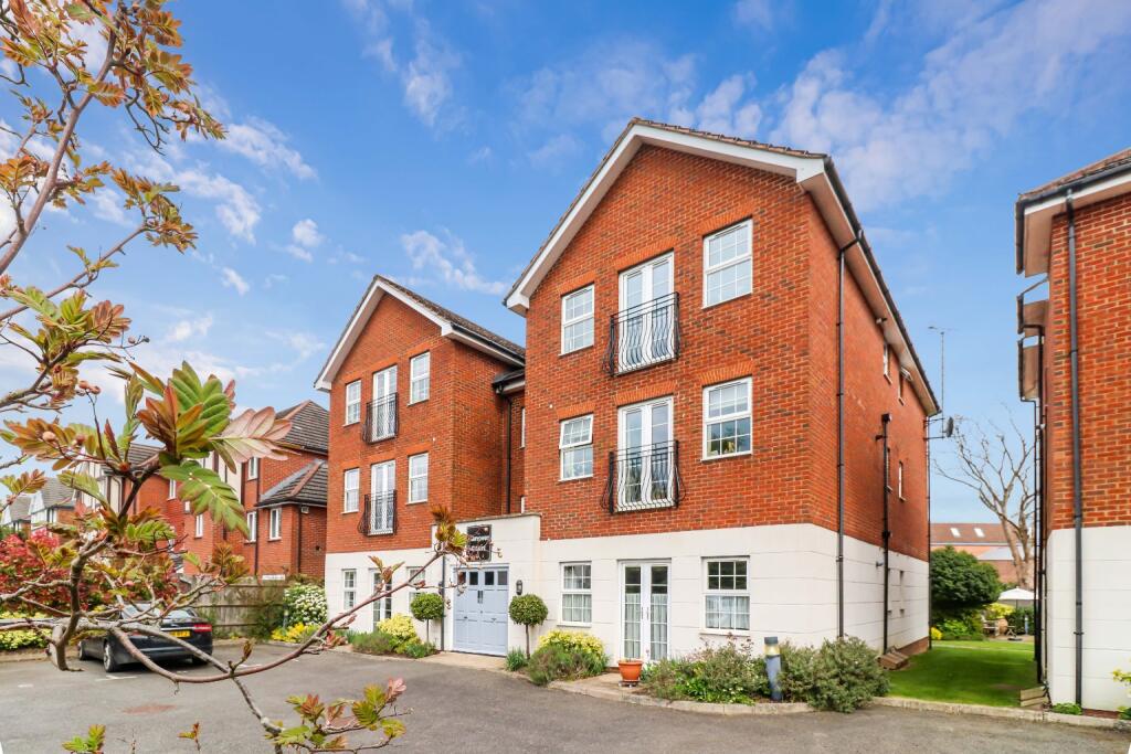 Main image of property: Hanover Court, 37 Chesham Road, Amersham, Buckinghamshire, HP6