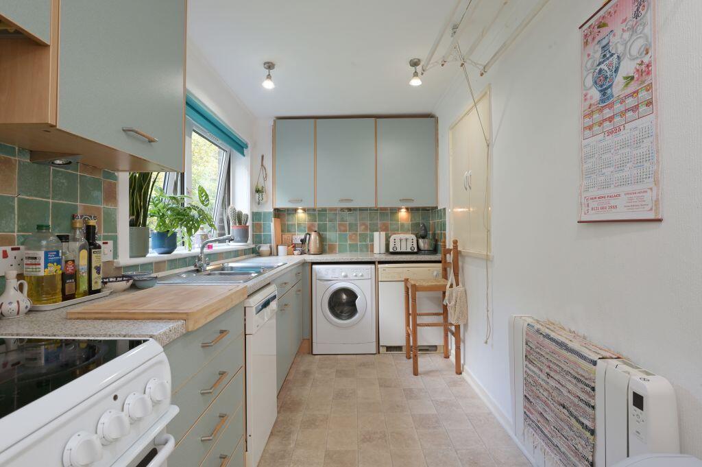 Main image of property: Flat 5  76, Mortonhall Park Crescent, Mortonhall, Edinburgh, EH17 8SX