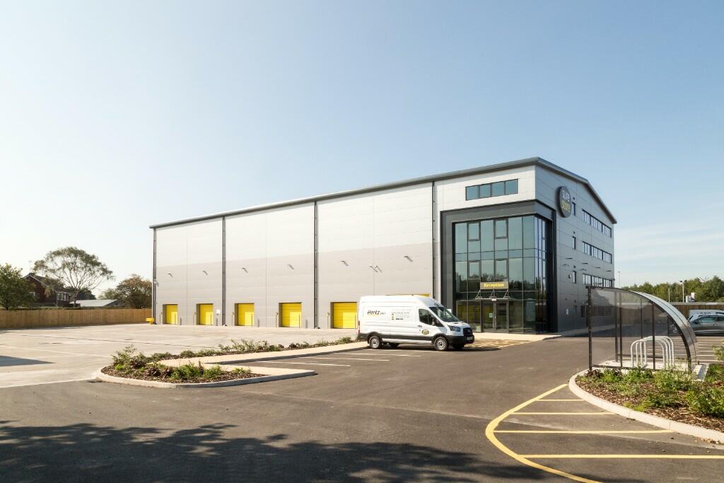 Trade counter to lease in Ninth Avenue, BurtonOnTrent, Staffordshire