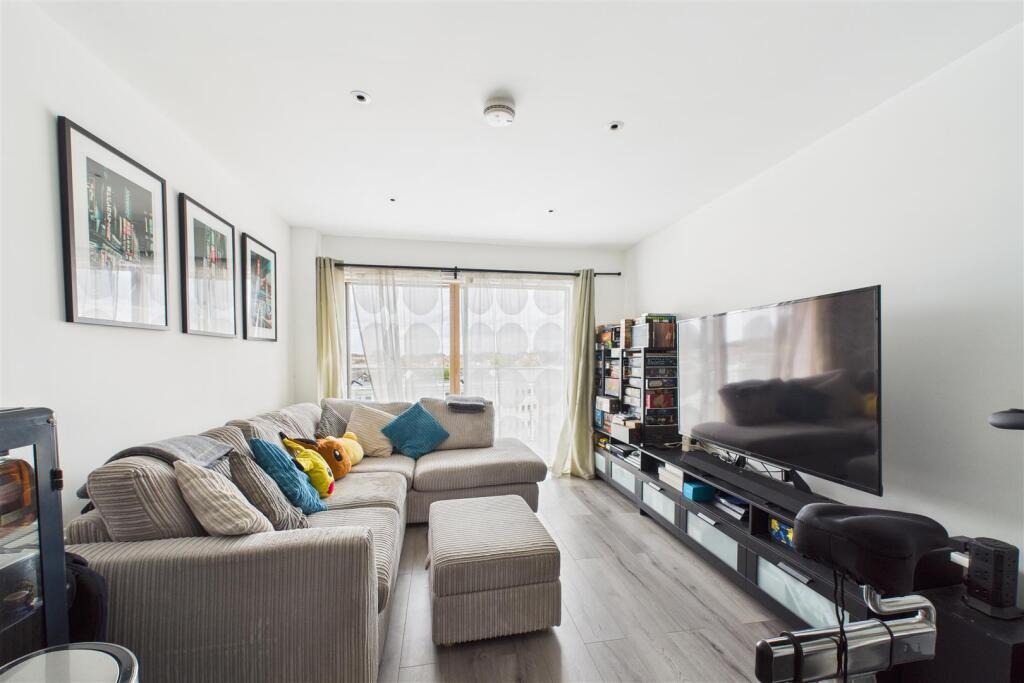 Main image of property: Derry Court, Streatham High Road, London, SW16 6AU