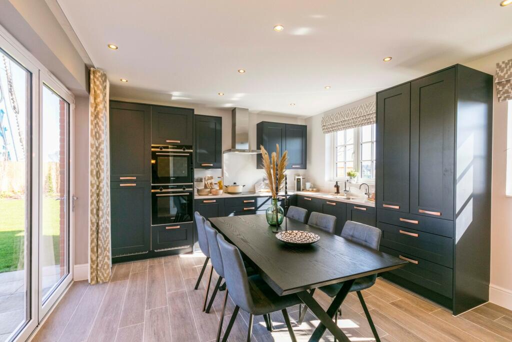 Additional property image - Ledsham Road,
Ledsham,
CH66 4DF
