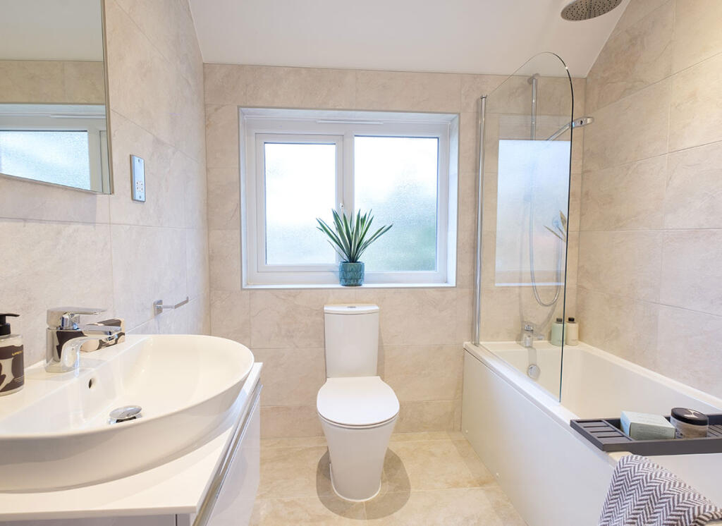 Additional property image - Ledsham Road,
Ledsham,
CH66 4DF