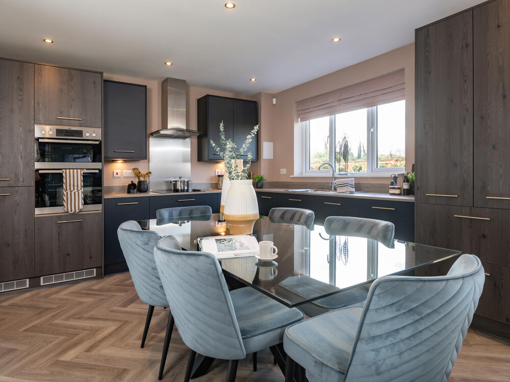 Additional property image - Ledsham Road,
Ledsham,
CH66 4DF