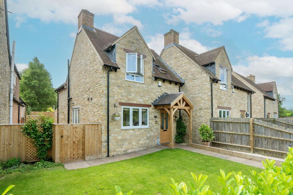 Main image of property: Moorhen Close, Marsh Gibbon, OX27