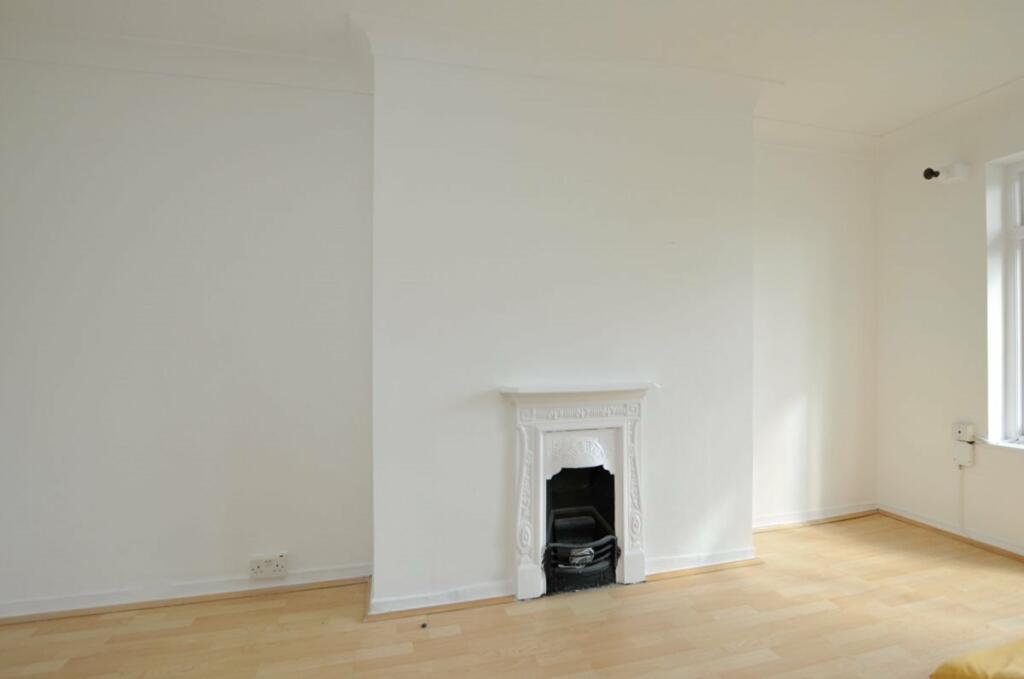 2 bedroom flat for rent in Northwold Road, Stoke Newington, N16