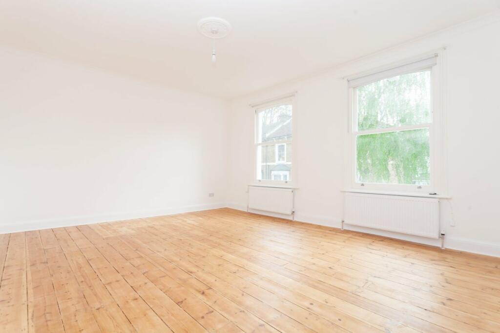 3 bedroom flat for rent in Reighton Road, Stoke Newington, E5