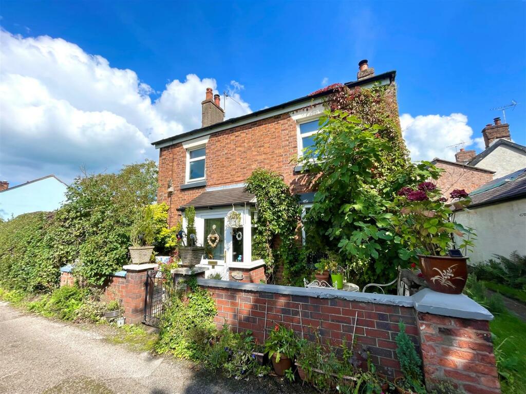 2 bedroom cottage for sale in The Gardens, Sandbach, CW11